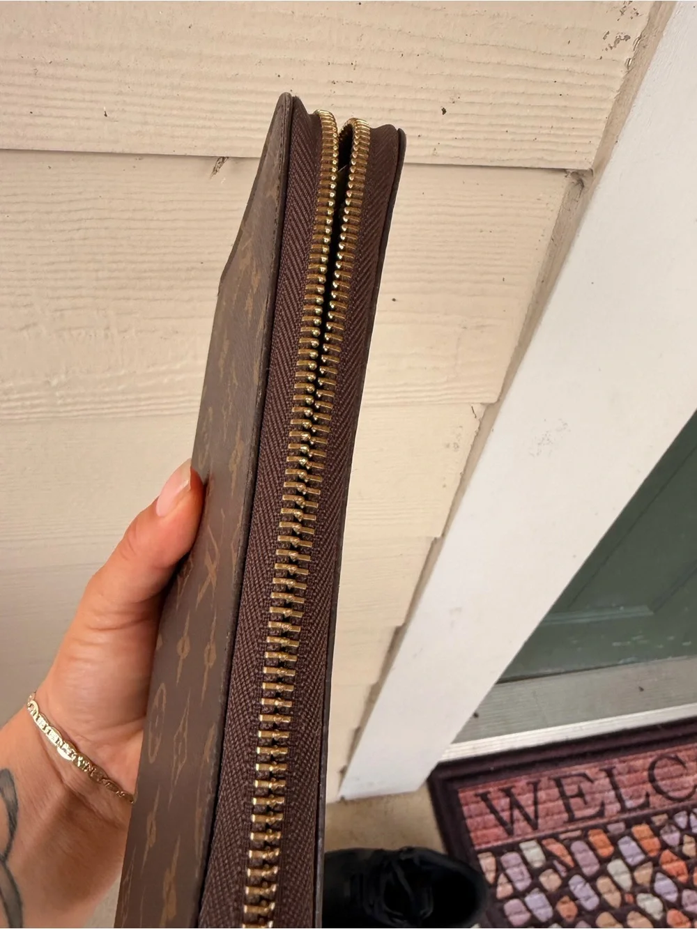N/A compact brown